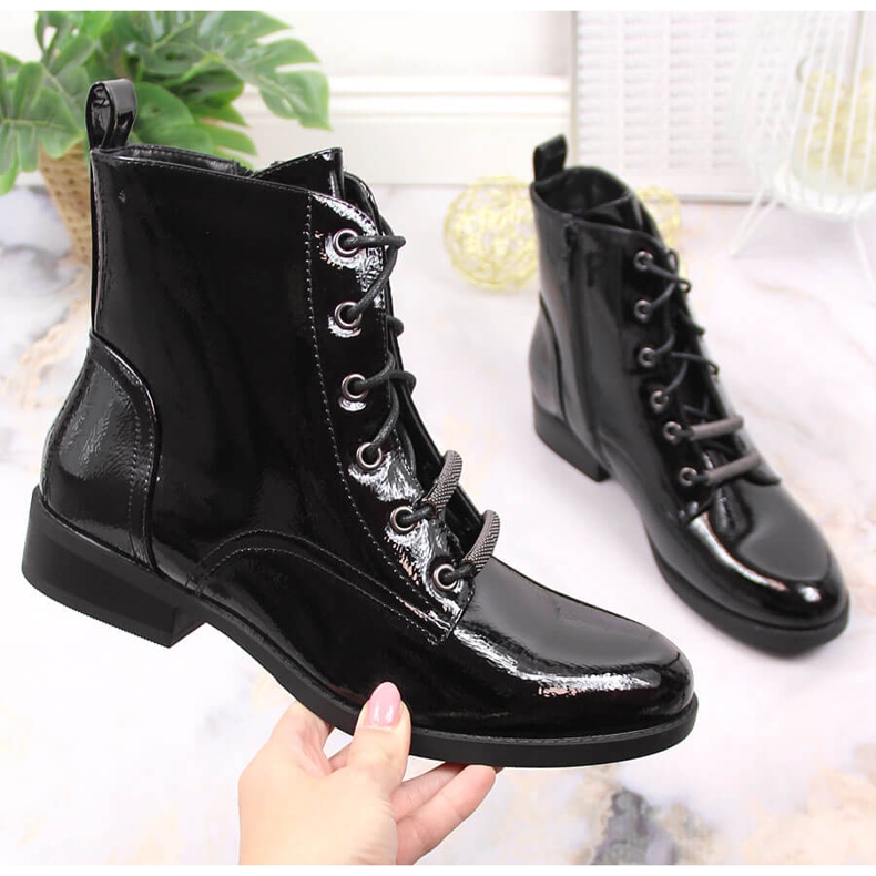 S.Barski Women's lacquered, insulated flat-heeled boots by S. Bararski black 1 S.Barski Women's lacquered, insulated flat-heeled boots by S. Bararski black 1