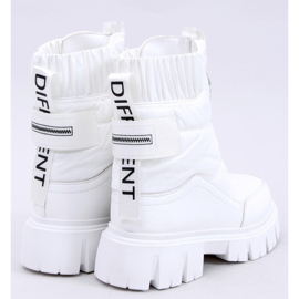 PA1 Insulated snow boots from Joanie White 2