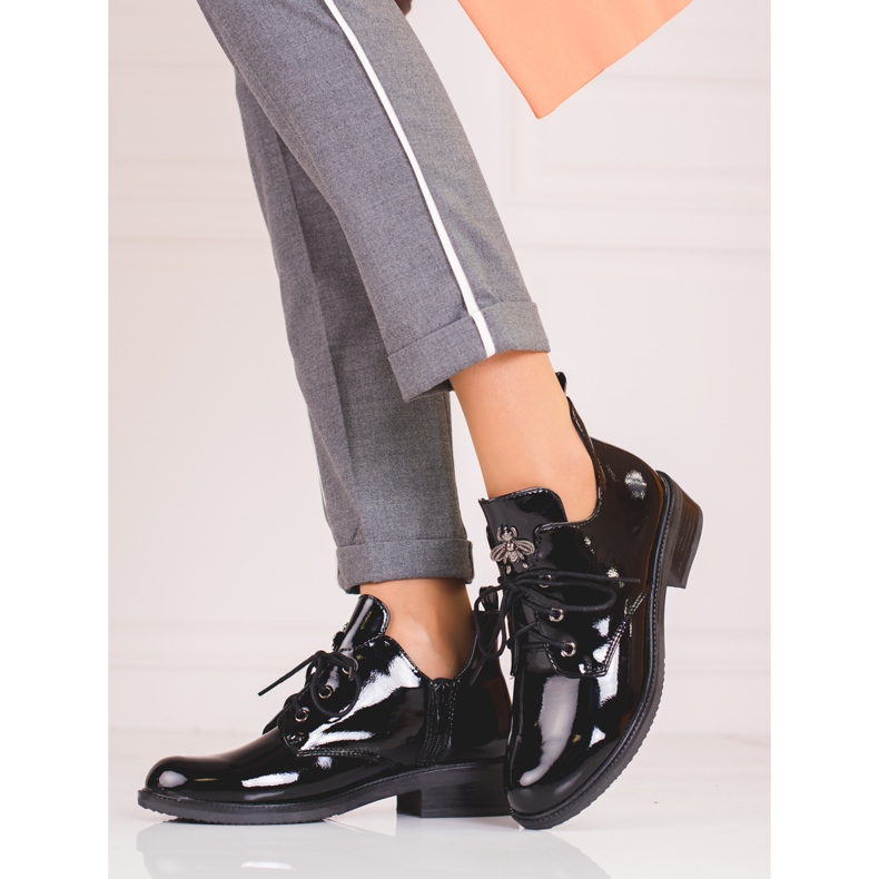 Patent women's boots with a Shelovet cut black 1