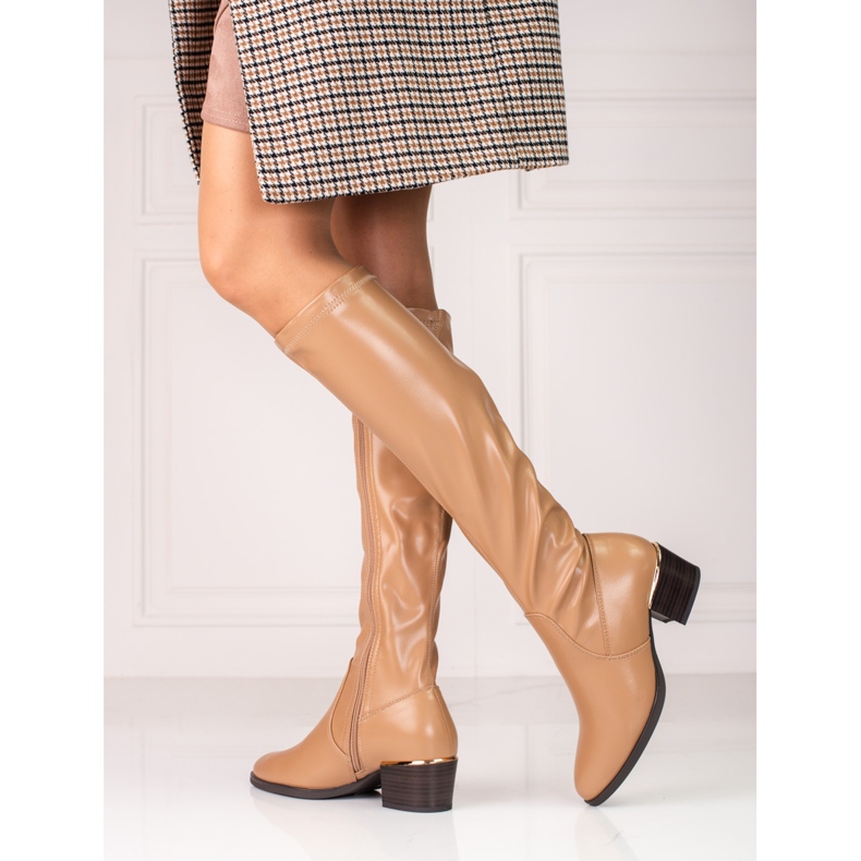 Lacquered women's boots on a low post Vinceza beige 2