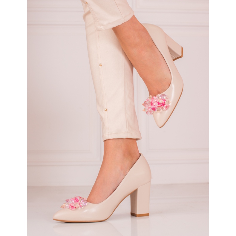 Ladies' beige pumps with Shelovet decorations 1