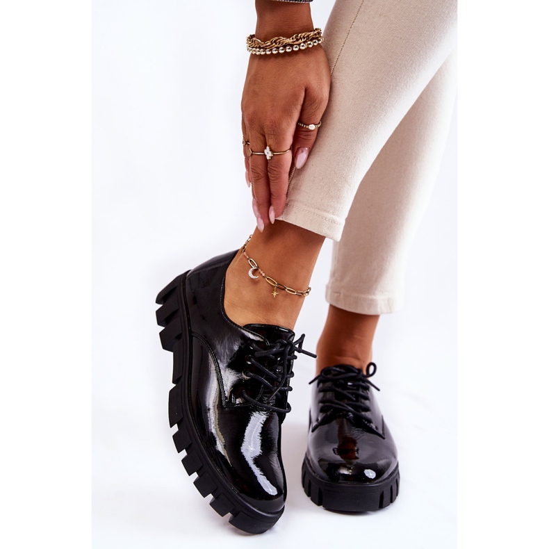 Vinceza Fashionable lacquered shoes tied Black Gwendy 1