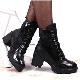 Women's boots on the post and platform, black insulated Laura La.Fi 1