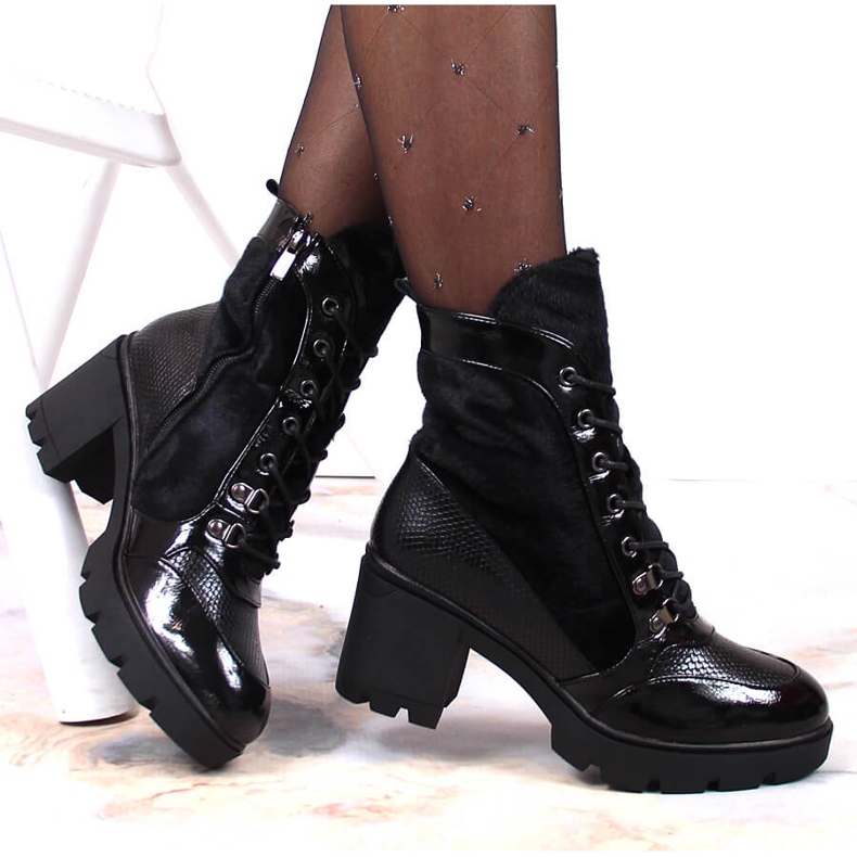 Women's boots on the post and platform, black insulated Laura La.Fi 1