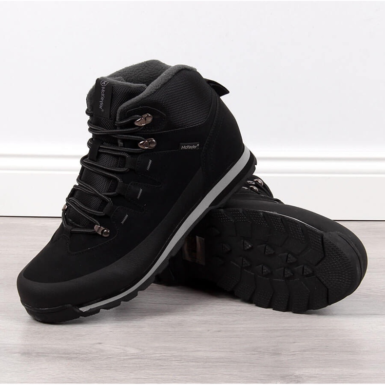Black McKeylor youth warm boots 1