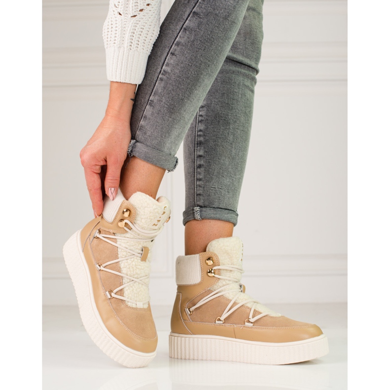 Women's beige leather snow boots Shelovet on the platform brown 1