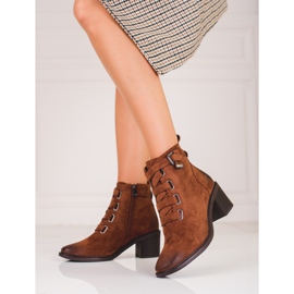 Brown women's boots on the Shelovet post 2