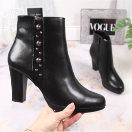 Women's boots on the post with the decoration of black insulated Jezzi 1
