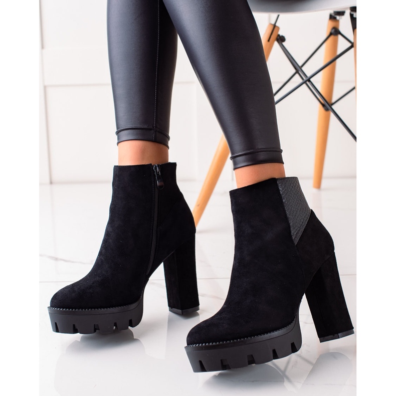 Janessa Stylish suede boots on the platform black 1