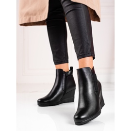 Women's boots on a wedge shelovet black 1
