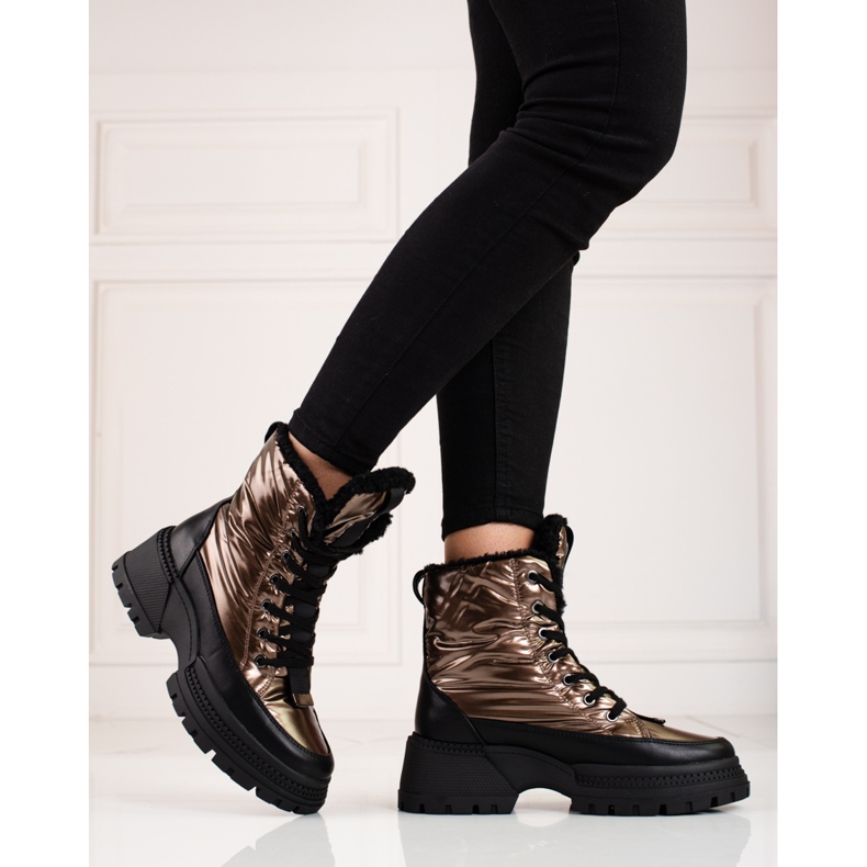 Women's snow boots on the shelovet platform black golden 2