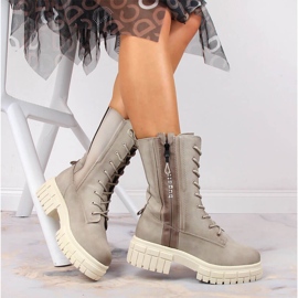 Comfortable women's trainers on the platform, insulated beige Bugatti KK253096 1 Comfortable women's trainers on the platform, insulated beige Bugatti KK253096 1