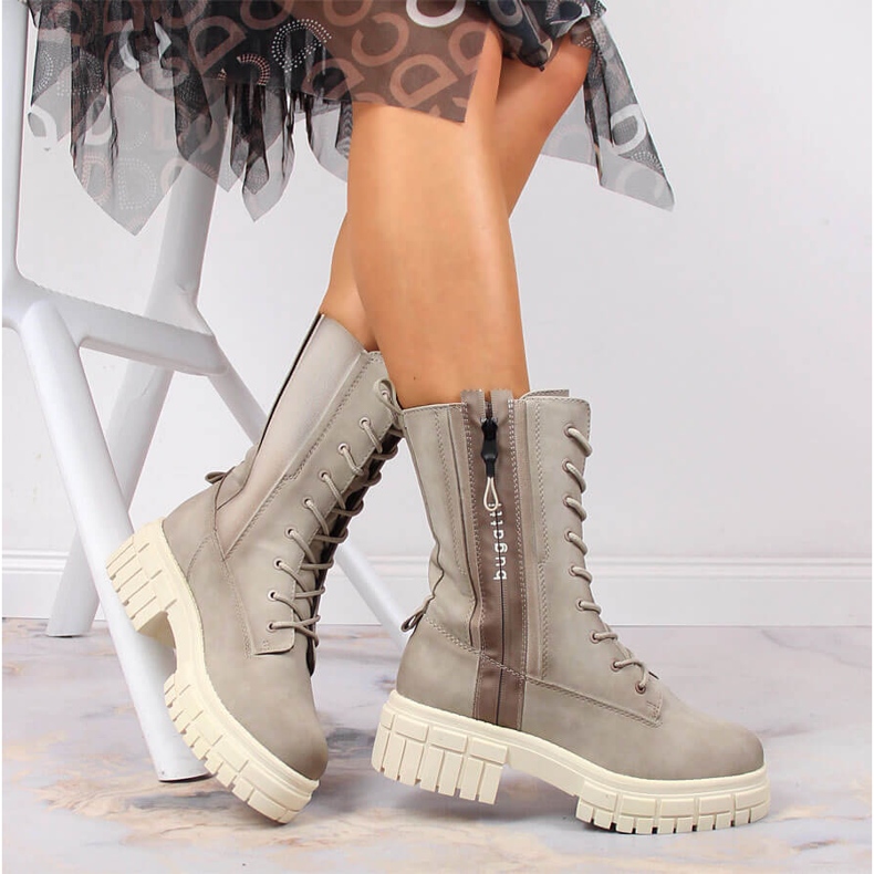 Comfortable women's trainers on the platform, insulated beige Bugatti KK253096 1