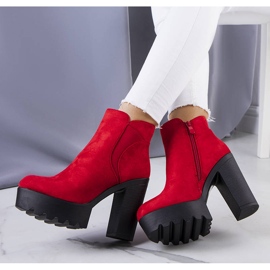 BM Red insulated boots on the Miran platform 1