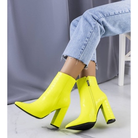 Yellow neon ankle boots on the Confi post 1