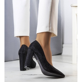 PA1 Black pumps on the Theiss post 1