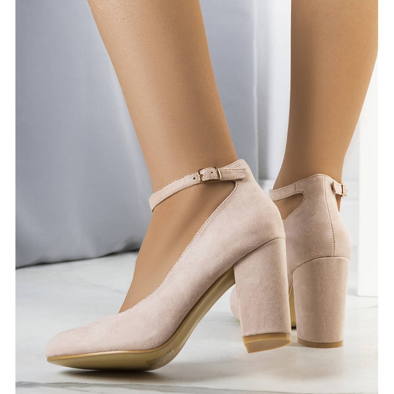 PA1 Beige pumps with a belt from Norrie 1