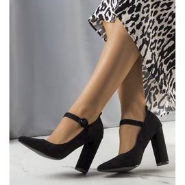 BM Black pumps with a Kaiser strap 1