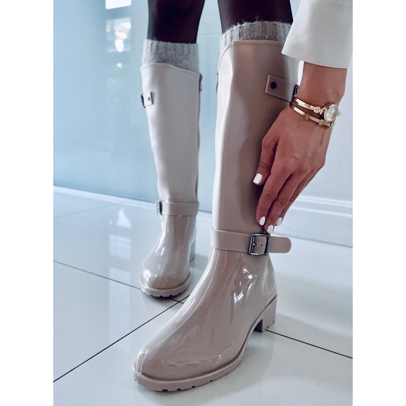 BM Split Beige galoshes 1