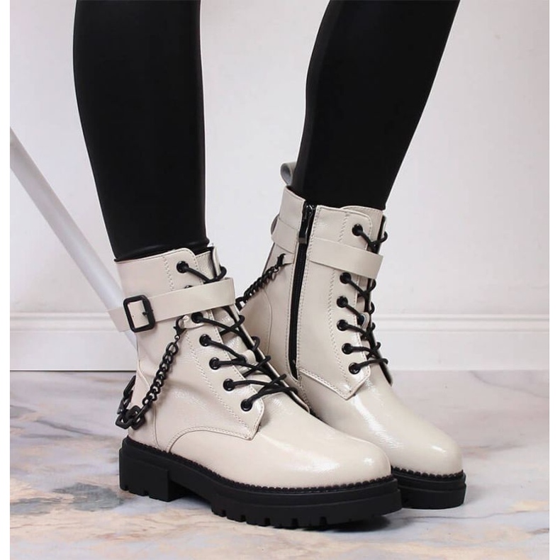 Lacquered boots with a chain insulated Laura La.Fi W PMR28 beige 2