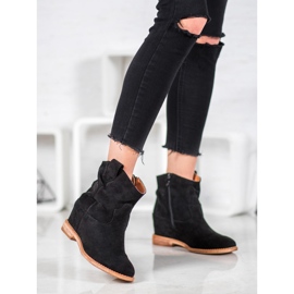 Bella Paris Cowboy boots on a wedge black 1