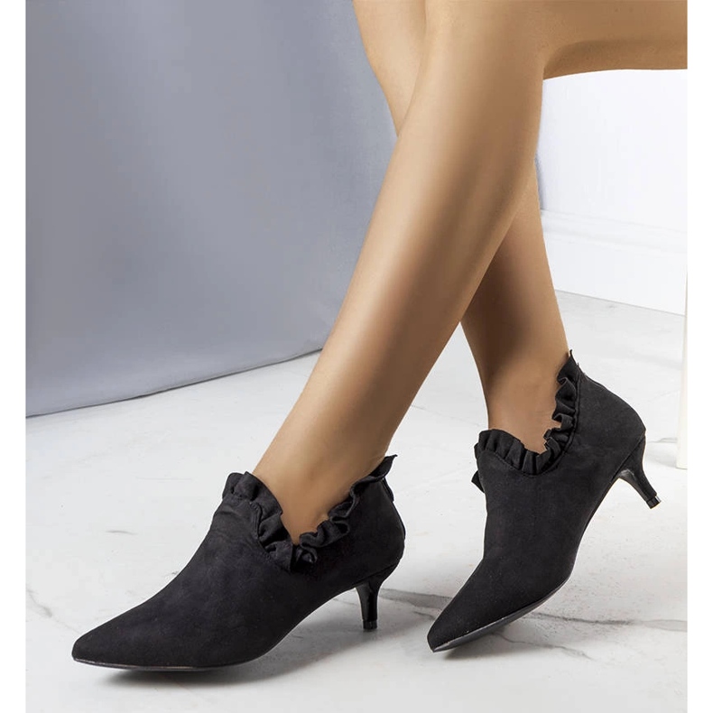 Black pumps with a Gavri upper 2