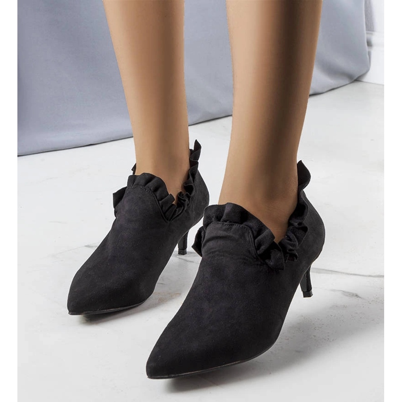 Black pumps with a Gavri upper 1