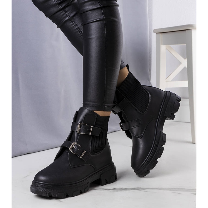Isamba black boots 1