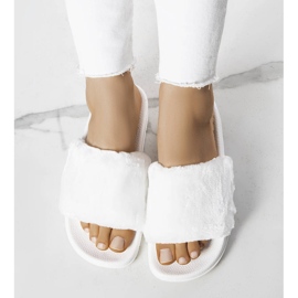 PA1 White sliders with Ivory fur 1