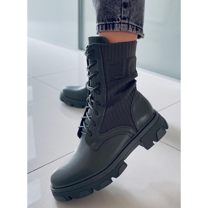 BM Workers with a flexible Calling Green upper 2