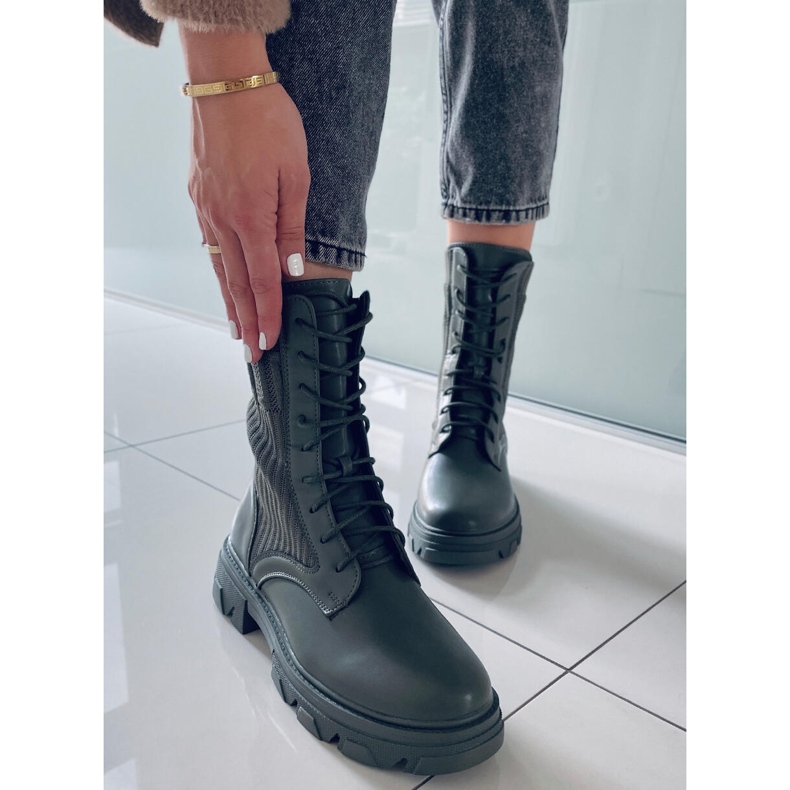 BM Workers with a flexible Calling Green upper 1