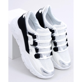 2009 Black and white women's sports shoes 1