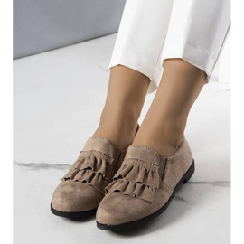 PA1 Beige pumps with a frill from Kailani 1