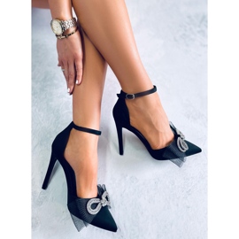 Seastar Pins with a tulle bow from Triana Black 1