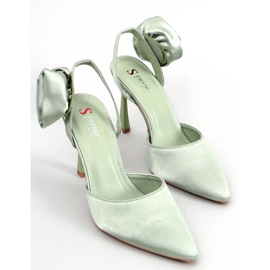 Seastar Satin pins with Flores Green flower 1