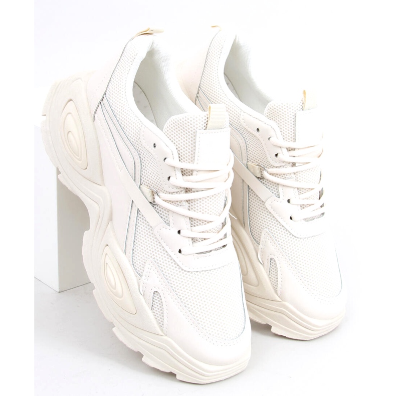 Beige women's sports shoes with a high sole 2 Beige women's sports shoes with a high sole 2