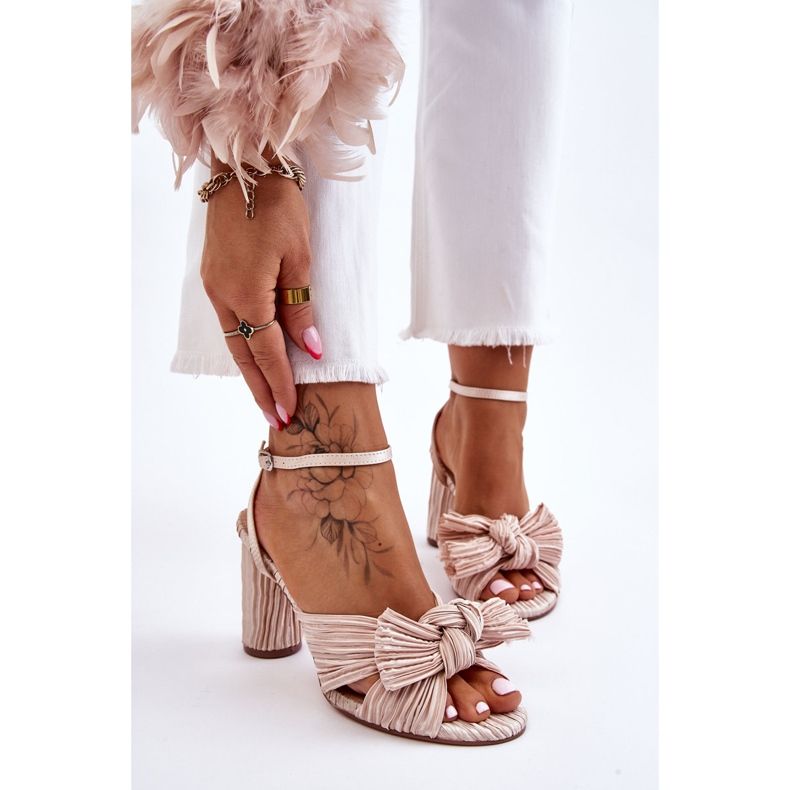 Fashionable Sandals With A Bow On Heels Light Beige Callum brown 1