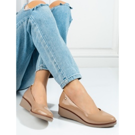 Women's Vinceza beige wedge pumps 2