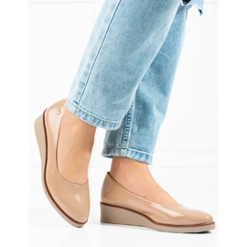 Women's Vinceza beige wedge pumps 1