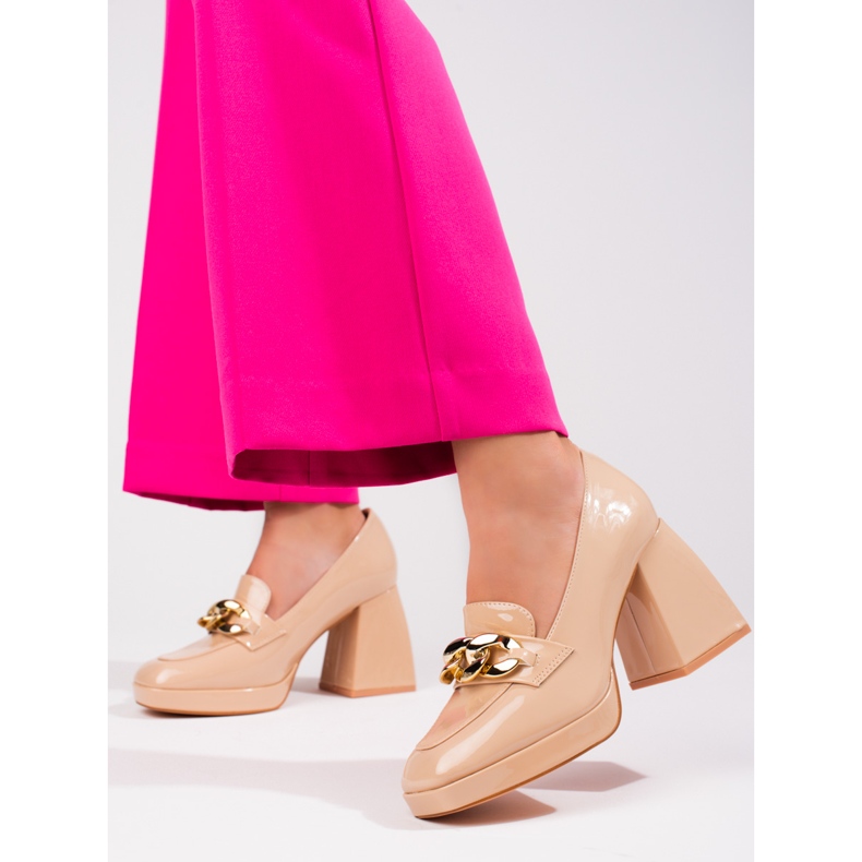 Beige heel pumps from Vinceza 2