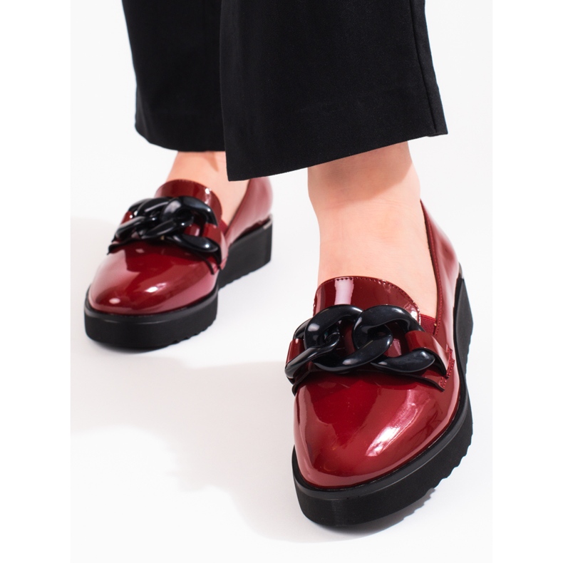 Vinceza Shelovet burgundy lacquered platform loafers with a chain 2