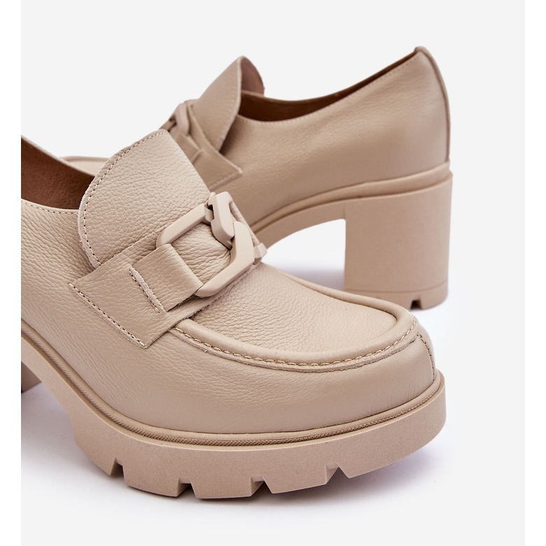 Lemar Elegant shoes on a pillar with a beige Harmell decoration 1