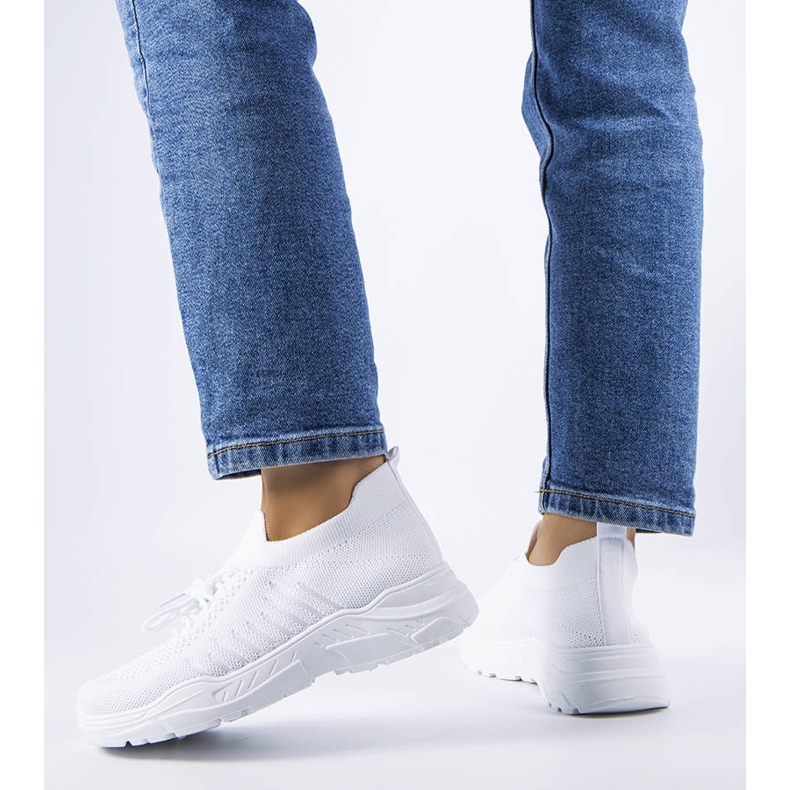 BM White sneakers with a flexible upper from Gois 1
