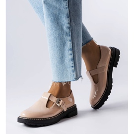 PA1 Beige lacquered shoes from Vaden 1