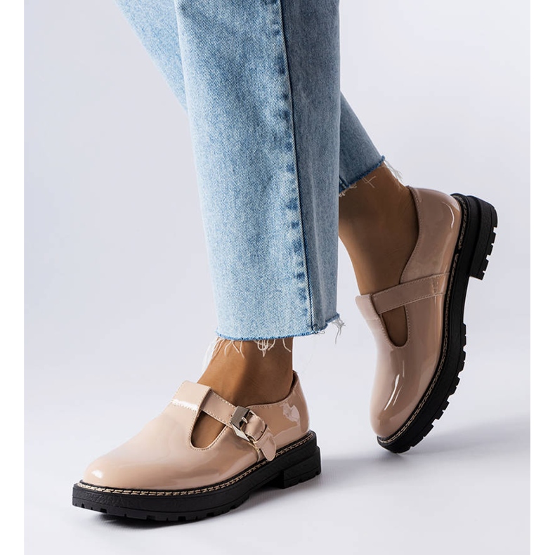 PA1 Beige lacquered shoes from Vaden 1