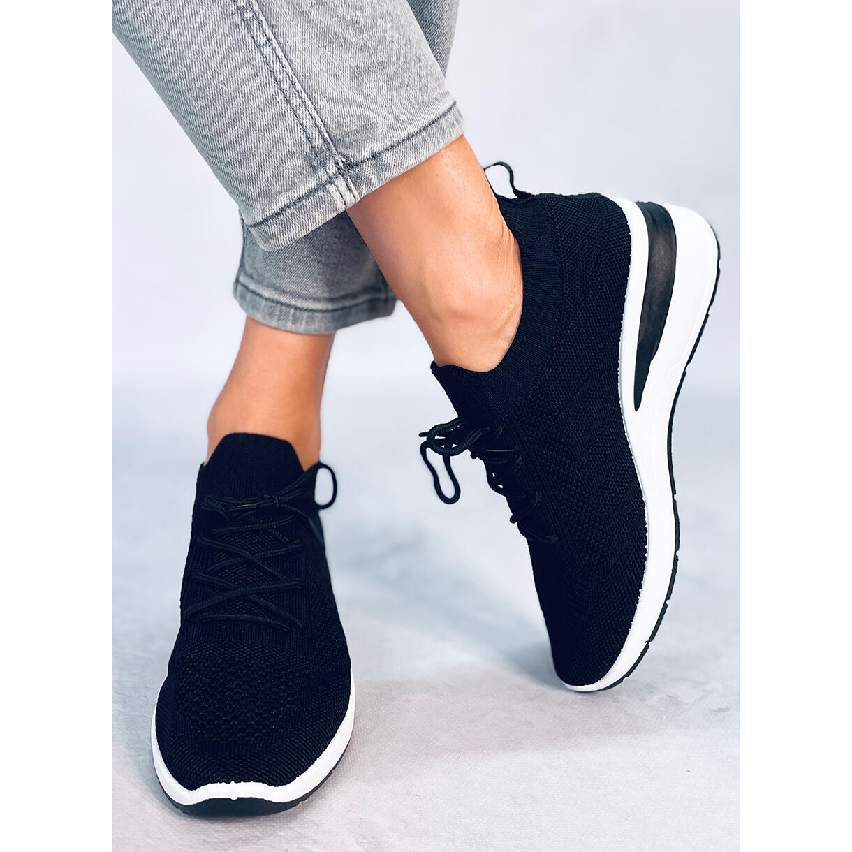 Hidden wedge top trainers black