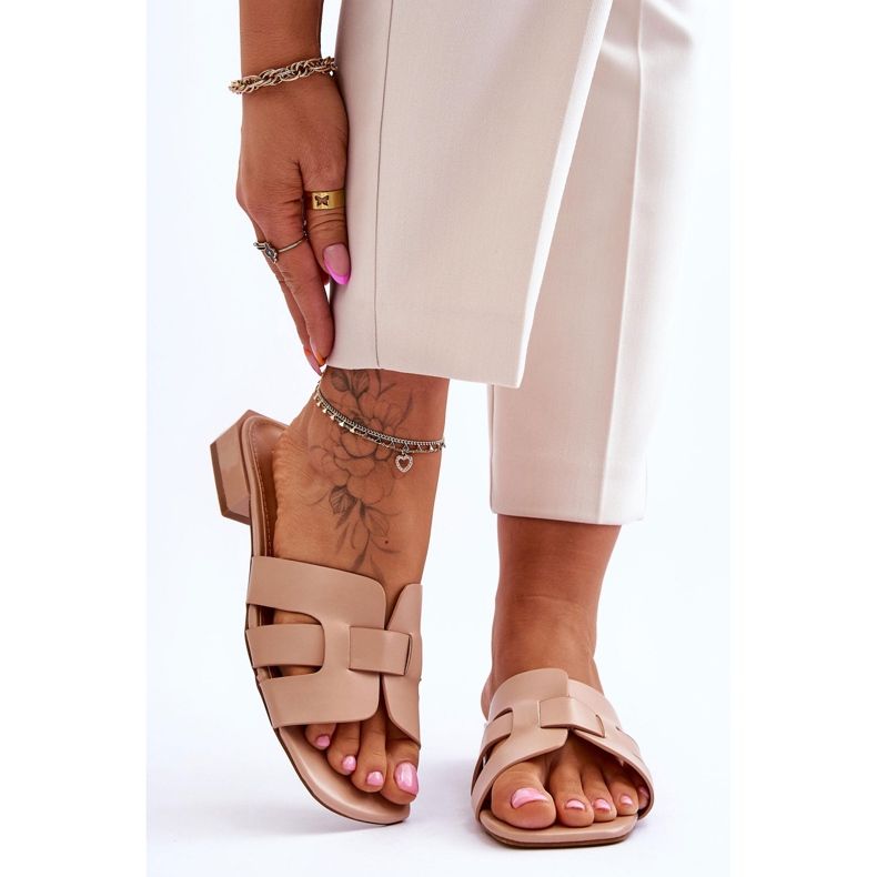 FJ1 Classic Women's Leather Slippers Beige Fendy 1 FJ1 Classic Women's Leather Slippers Beige Fendy 1