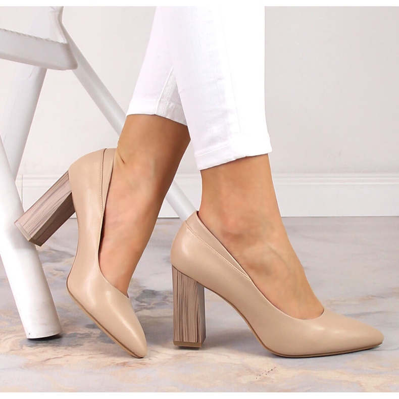 Women's beige pointed pumps from Sergio Leone PB217 1