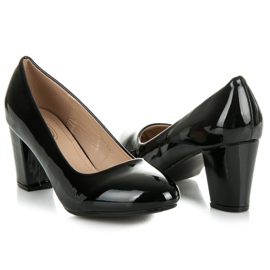 Black pumps 1