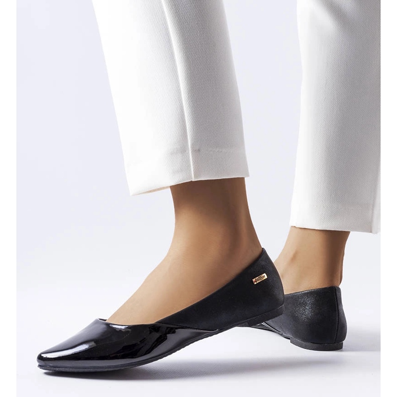 Black lacquered elegant ballerinas from Valpan 1